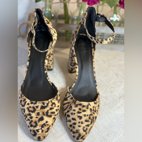 Charlotte Russe leopard print block heels with an ankle strap. Women’s size 10 - Picture 3 of 9
